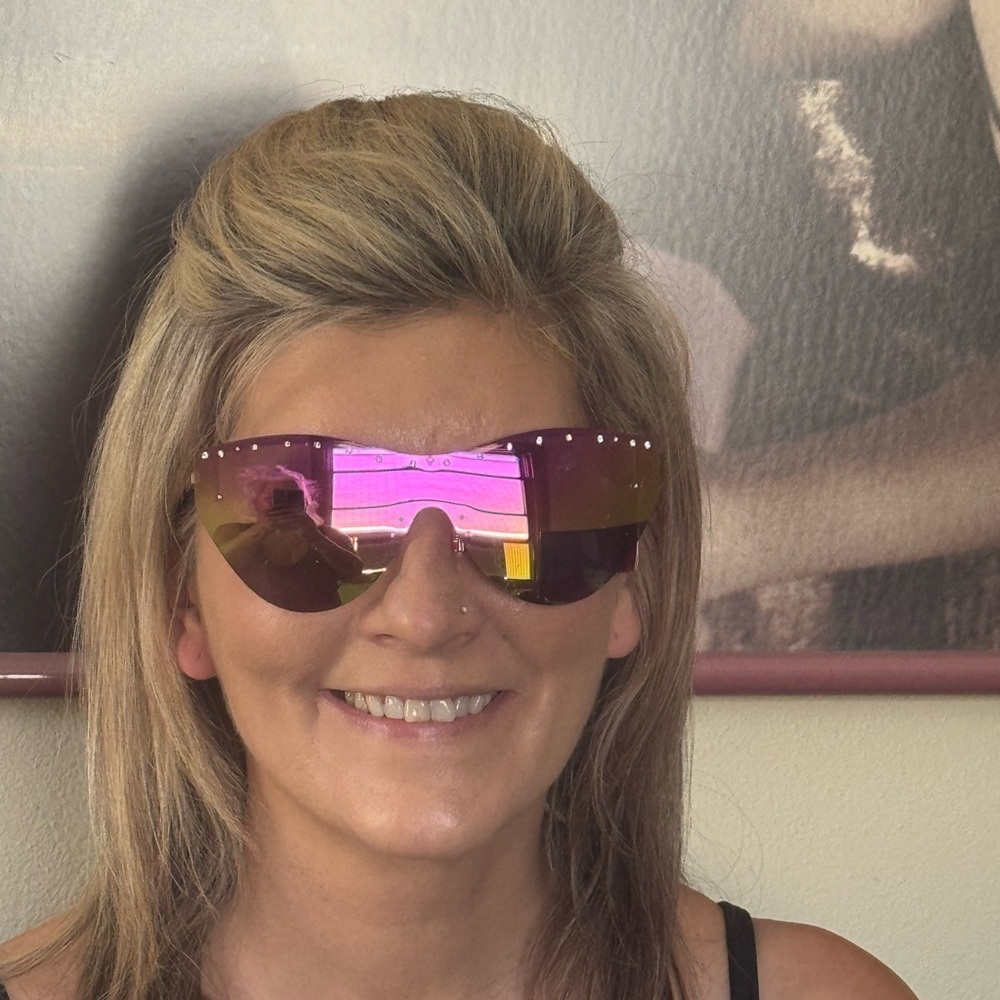 Betsey Johnson Mirrored Sunglasses. NWT.